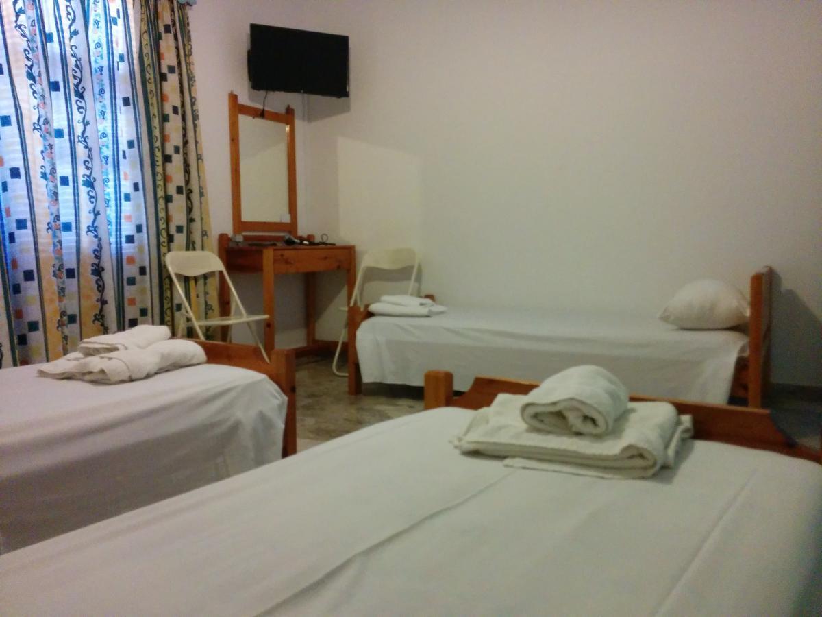 Panos Studios Poros Town Extérieur photo